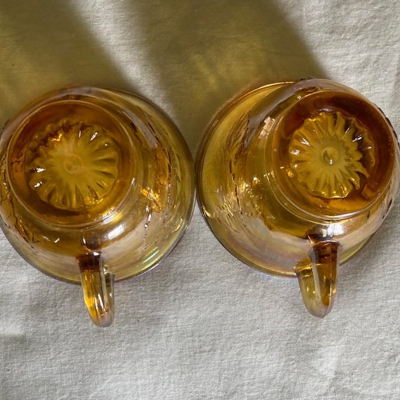 Iridescent pedestal dish and 2 cups - Picture 6 of 7